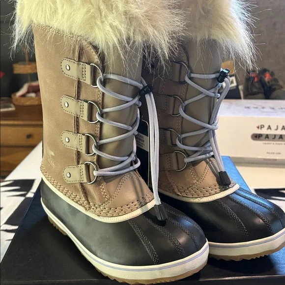 Sorel Youth Joan of Artic Boots with Faux Fur - Picture 4 of 4